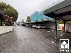 トイレは温水洗浄便座付きで、季節を問わずいつでも温かい便座をお使いいただけます。