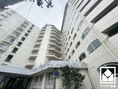 収納力豊富なトランクルーム付き。季節の荷物や趣味の道具、アウトドア用品などもしっかり収納。（倉庫管理費月額500円）