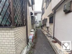 「浜田小学校」まで徒歩5分。低学年のお子様も安心して通学していただけます。