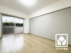 南西側洋室です。お子様のお部屋などにも丁度良い広さです。