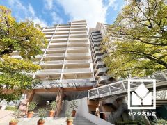 宅配ボックスも完備しています。留守でも安心、荷物の受け取りをスムーズに。