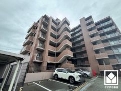 収納力豊富なウォークインクローゼット付き。お洋服はもちろん、スーツケースなどの大物もしっかり収納できます。