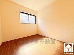 全居室に窓がございます。明るい陽光がたっぷり差し込む心地よい生活空間です。