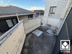 北東向きバルコニーで風通し良好です。