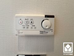 温水洗浄便座付きで、季節を問わずいつでも温かい便座をお使いいただけます。