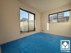 2階は全居室バルコニーに繋がるお部屋となっております。それぞれ独立したバルコニーなので、プライベートな時間をゆったりと過ごせます。