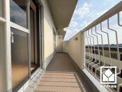 11階建て最上階で前面に視界を遮る高い建物がなく、開放的な景色が広がります。広々としているため、お洗濯物もたっぷりと干す事ができます。