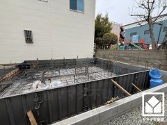 キッチンはカウンター付きの対面式。配膳や片付けがしやすく、お料理中でもお子様の様子が分かって安心です。