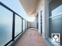 南・西・北向きの3面バルコニーで陽当たり、風通し良好。バルコニーが3か所ございますので、お洗濯物をたっぷりと干す事ができます。