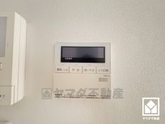 ボタン1つで自動でお湯張りができるオートバス機能付き。