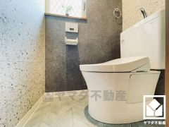 温水洗浄便座付で快適にお使いいただけます。