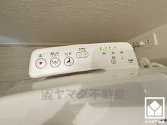 温水洗浄便座付きのトイレが1階と2階にあるので、朝の忙しい時間にも混雑せず快適です。