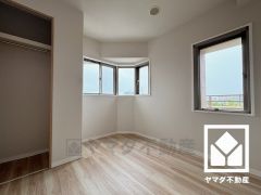 全居室に窓がございます。明るい陽光がたっぷり差し込む心地よい生活空間です。