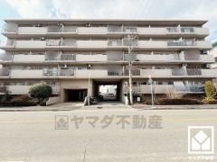 白を基調とした清潔感のある外観。帰るたびに安心感を感じられる佇まい。