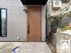 キッチンは空間を有効活用できる壁付けタイプ。