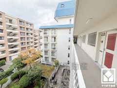 阪神電鉄本線「香櫨園」駅まで徒歩約15分、JR東海道本線「さくら夙川」駅まで徒歩約21分、阪急電鉄神戸線「夙川」駅まで徒歩約26分の立地。