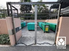 綺麗に整備されたゴミ出し場で気持ち良くお使い頂けます。