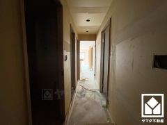 玄関から洗面室が近く、帰宅後すぐに手を洗えます。（2025年8月下旬リノベーション完了予定）