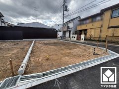 「ローソン西宮鳴尾町二丁目店」まで徒歩3分、「関西スーパー鳴尾店」まで徒歩5分、「キリン堂鳴尾店」まで徒歩6分など、他にもお買い物施設が徒歩圏内に複数あり便利な住環境です。