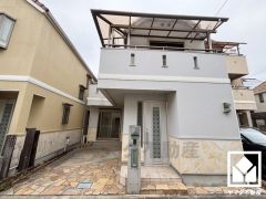 西側へ車で2分ほど進むと県道41号線が通っています。名神高速道路の尼崎インターチェンジも下道10分圏内で神戸方面や大阪方面へ出やすく、車での移動もしやすい立地です。