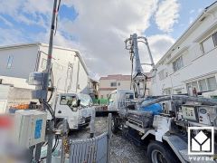 ブランコやすべり台の他、ユニークな遊具もある植栽豊かな「松ヶ本公園」や、フェンス付きの大きな広場が整備された「椀田公園」など徒歩圏内に公園が複数あり、子育て世帯の方にもお勧めです。