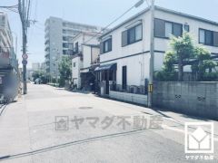 「ミニストップ尼崎東難波4丁目」まで徒歩3分、「万代尼崎難波店」まで徒歩4分など、お買い物施設が徒歩圏内に複数あり便利な住環境です。