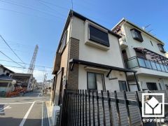 玄関にはシューズボックスを完備。家族の靴もしっかり収納できるので、玄関がいつも片付き、気持ちよくお客様を迎えられます。