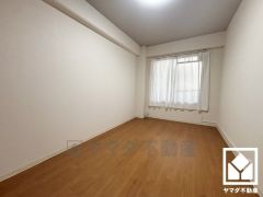 納戸は居室としてもお使いいただけます。お子様のお部屋などにも丁度良い広さです。