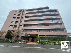 自然と調和するデザインが魅力。四季折々の風景に溶け込む、心地よい住まい。