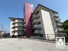 トイレは温水洗浄便座付きで、季節を問わずいつでも温かい便座をお使いいただけます。