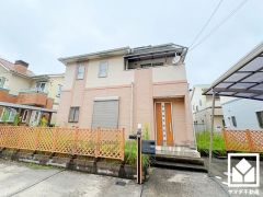 南向きバルコニーで陽当たり、風通し良好。たっぷりの洗濯物も気持ちよく乾きます。屋根付きなので急な雨の日も安心ですね。