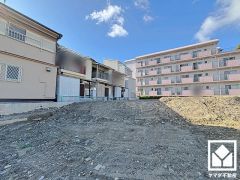 ZEH水準の高い省エネ性能を備えており、光熱費などのランニングコストを抑えられます。夏は涼しく、冬は暖かい、季節に関わらず快適に過ごせる住宅です。