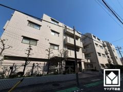 玄関にはシューズボックスを完備。家族の靴もしっかり収納できるので、玄関がいつも片付き、気持ちよくお客様を迎えられます。（A・Bプラン共通）