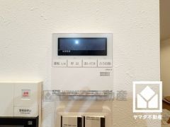 ボタン1つで自動でお湯張りができるオートバス機能付き。