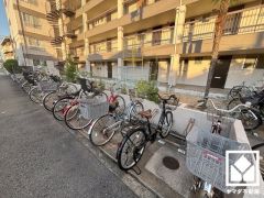 広々としており、使い勝手の良い駐輪場です。