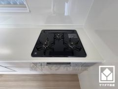 毎日の料理がもっとスムーズに。便利な3口コンロ付きキッチン。