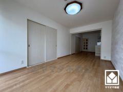 シンプルで美しいデザインのリビングが、毎日の生活に彩りを添える。