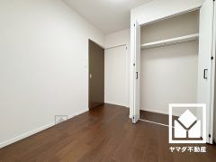 約4.6帖の洋室です。お子様のお部屋などにも丁度良い広さです。