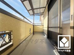 南向き・西向きの2面バルコニーで陽当たり、風通し良好。たっぷりの洗濯物も気持ちよく乾きます。屋根付きなので急な雨の日も安心ですね。