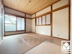 バルコニーにつながるお部屋で、通風・陽当たり良好。