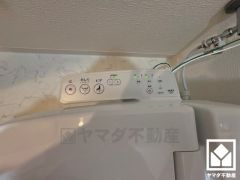 温水洗浄便座付きで、季節を問わずいつでも温かい便座をお使いいただけます。