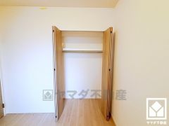 新たに家具を買わなくても良いので、ハンガーパイプ付きのクローゼットは嬉しいですね。