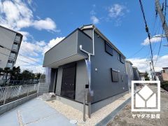 落ち着いた色合いと直線的な美しさが調和したモダンな外観。帰るたびに安心感を感じられる佇まい。