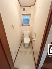 明るく清潔感溢れるトイレです。