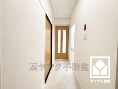 玄関から洗面室が近く、帰宅後すぐに手を洗えて衛生的です。