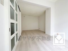 シンプルで美しいデザインのリビングが、毎日の生活に彩りを添える。