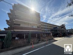 南向きバルコニーテラス・専用庭付きで陽当たり、風通し良好。広々としているため、お洗濯物をたっぷりと干す事ができます。