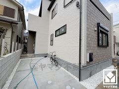 1日の疲れを癒す浴室でゆったりリフレッシュ。小窓が付いているので明るく、こもりがちな湿気もすぐ取り除くことができます。