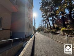 トイレは温水洗浄便座付きで、季節を問わずいつでも温かい便座をお使いいただけます。