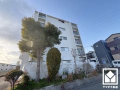 南向きバルコニーです。南側は畑で開けており陽当たり、風通し良好。たっぷりの洗濯物も気持ちよく乾きます。